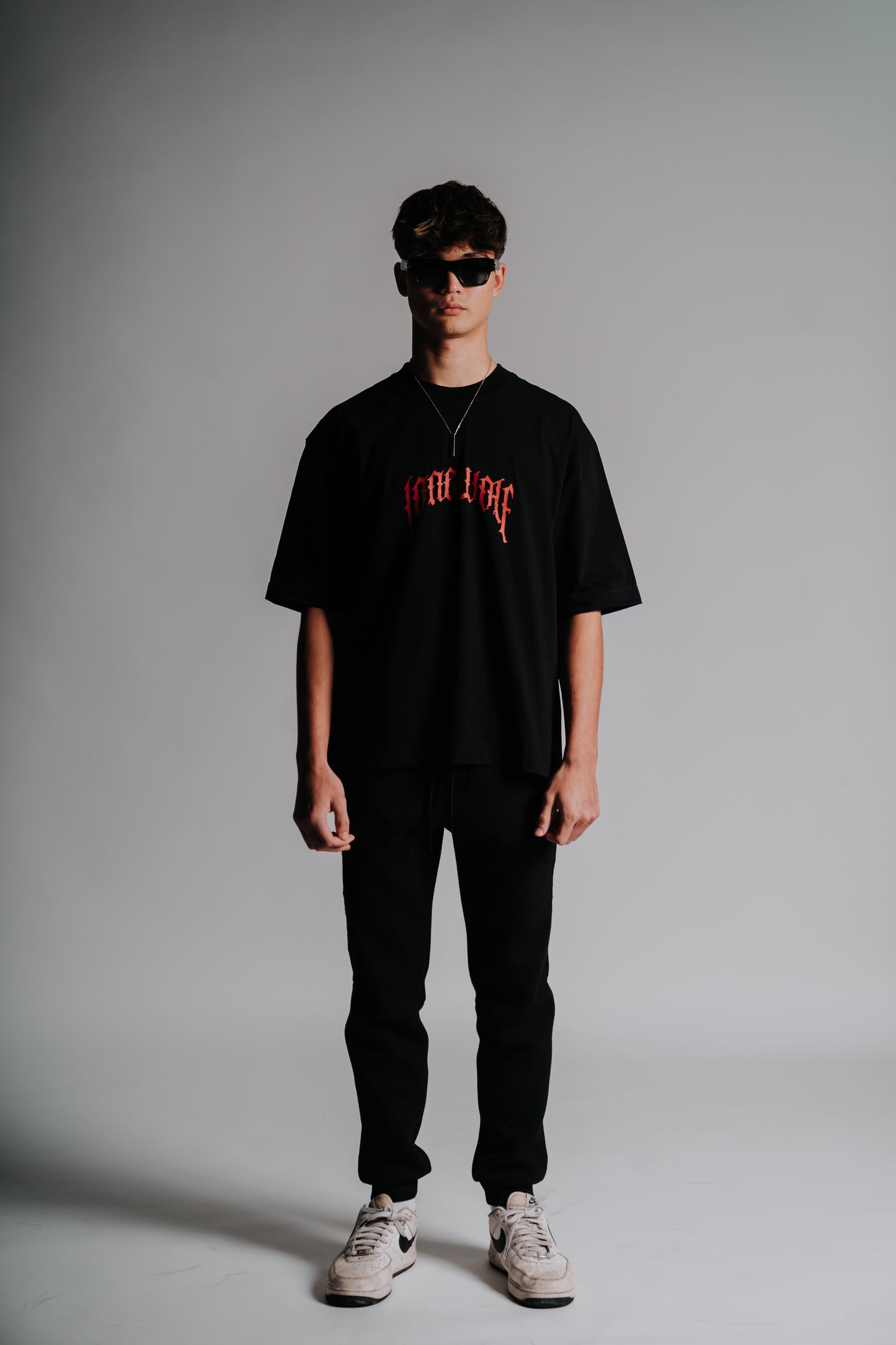 LONEWOLF STATUE OVERSIZED TEE